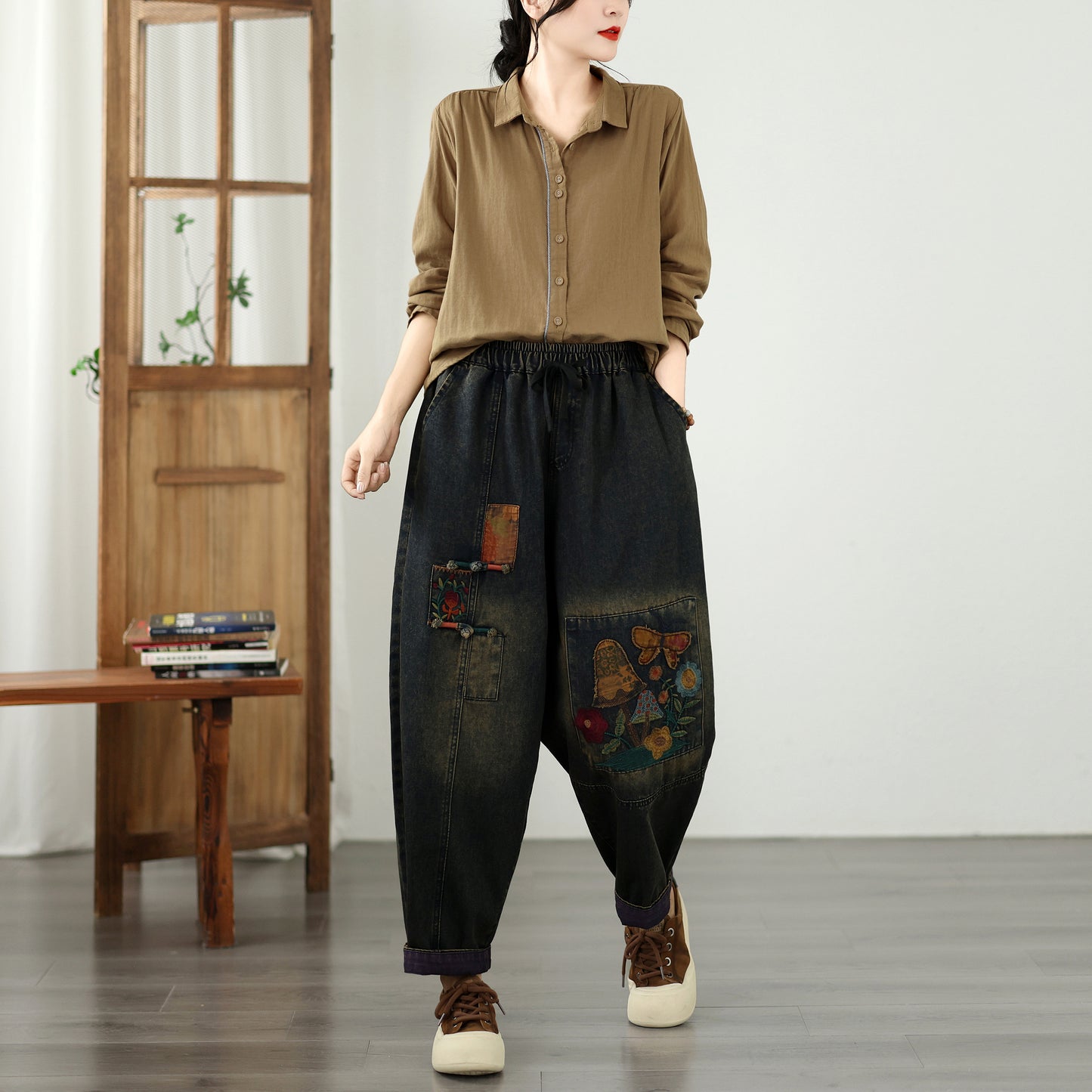 Retro Patchwork Embroidered Denim Jeans – Loose Fit & Elastic Waist.