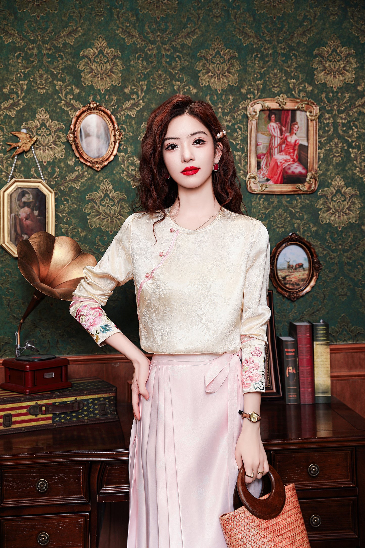 Women's Round Neck Jacquard Embroidery Blouses - LAI MENG FIVE CATS