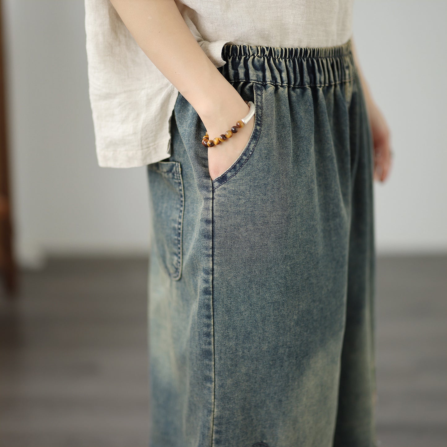 Embroidered Elastic Waist Cropped Jeans – Floral Edition