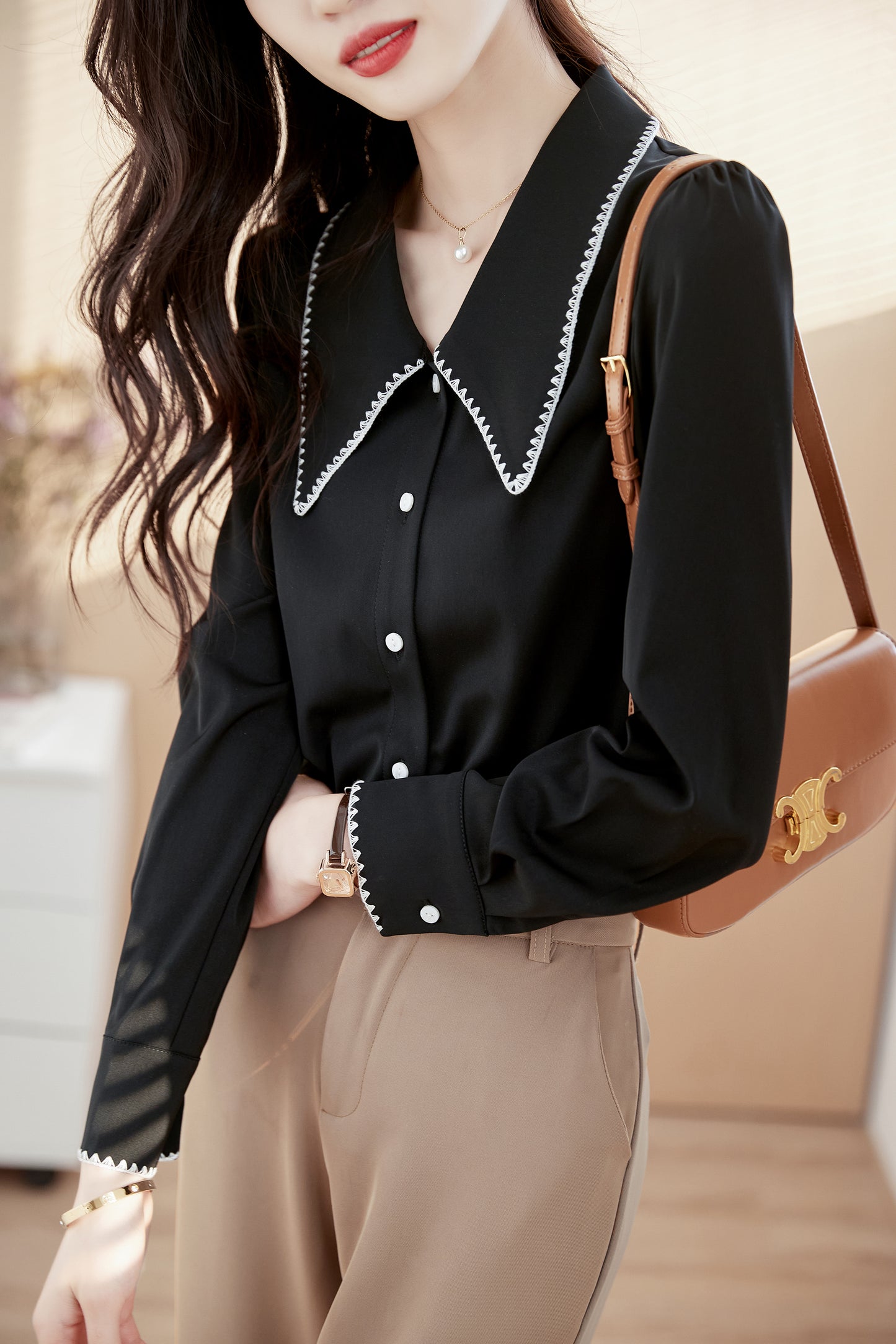 Women's Contrast Collar V Neck Lantern Sleeve Blouse