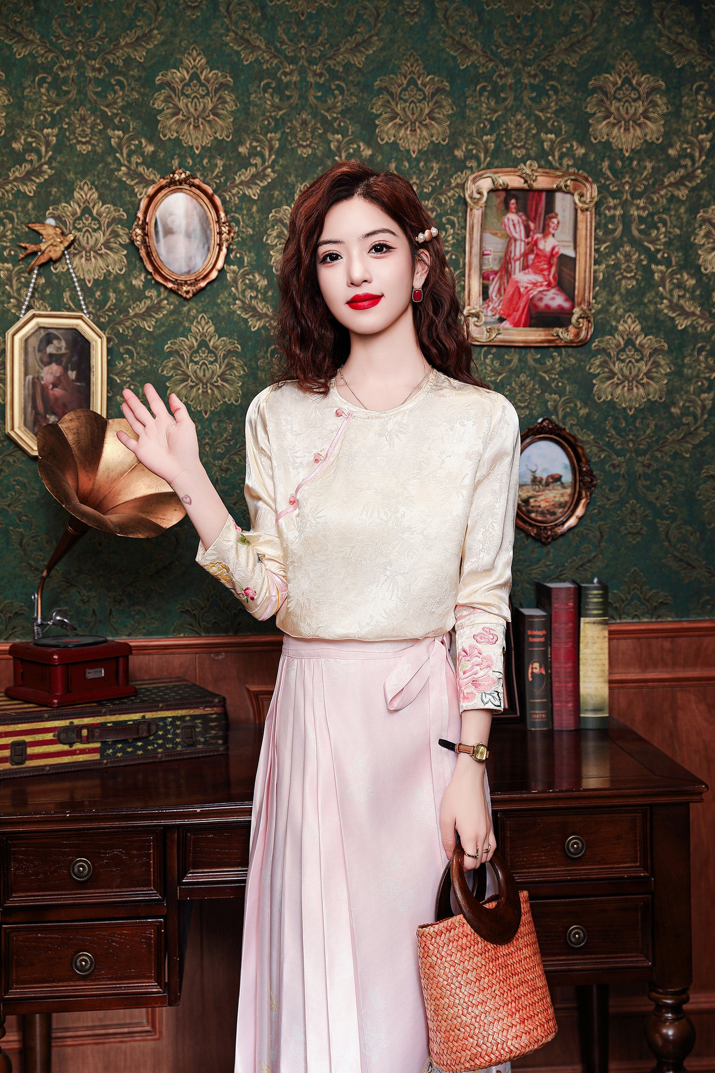 Women's Round Neck Jacquard Embroidery Blouses - LAI MENG FIVE CATS