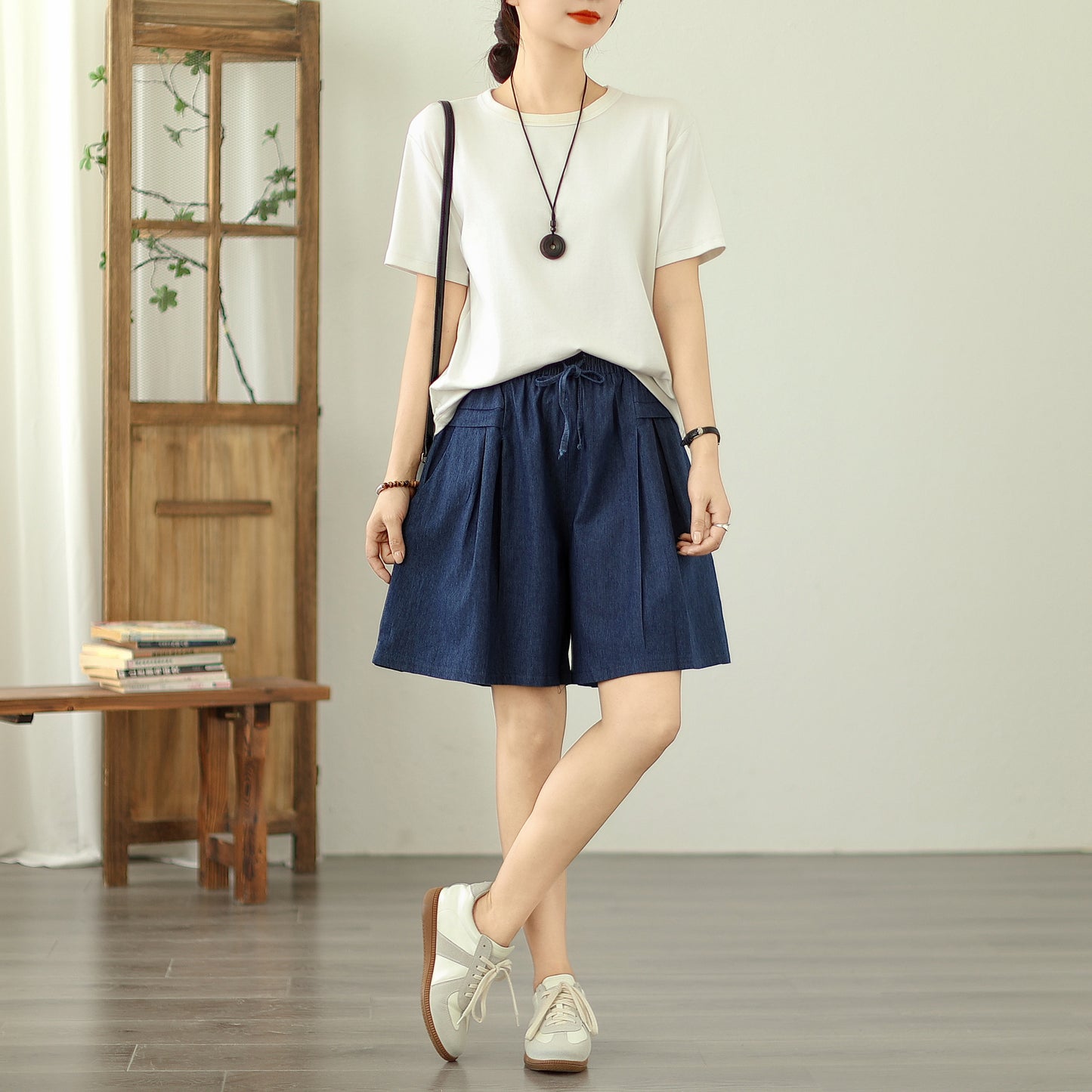 Women's Loose Jeans Elastic Waist Short Pants