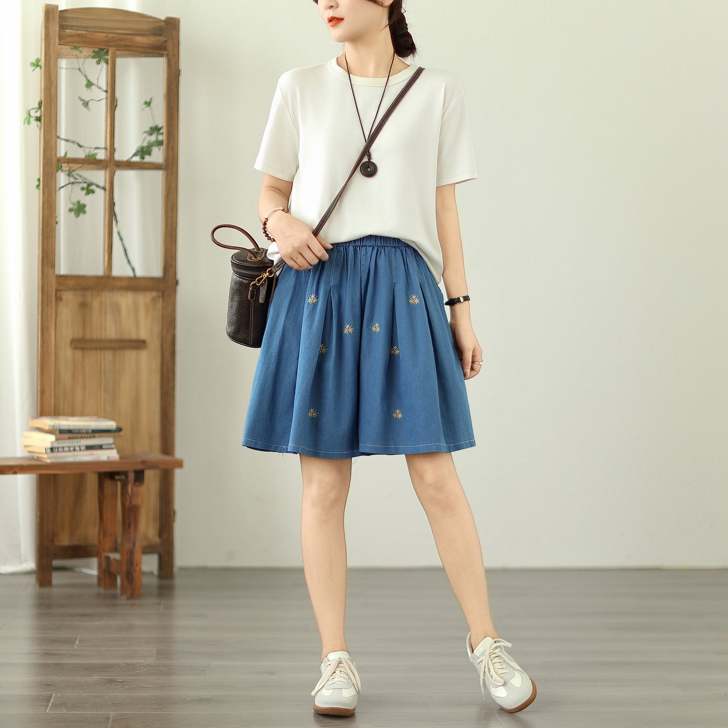 Women's Loose Jeans Elastic Waist Short Pants