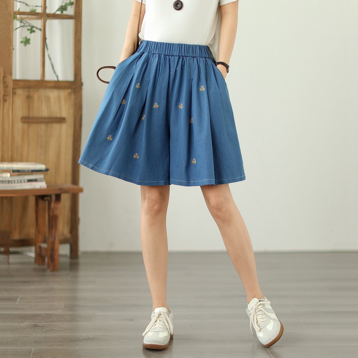 Women's Loose Jeans Elastic Waist Short Pants
