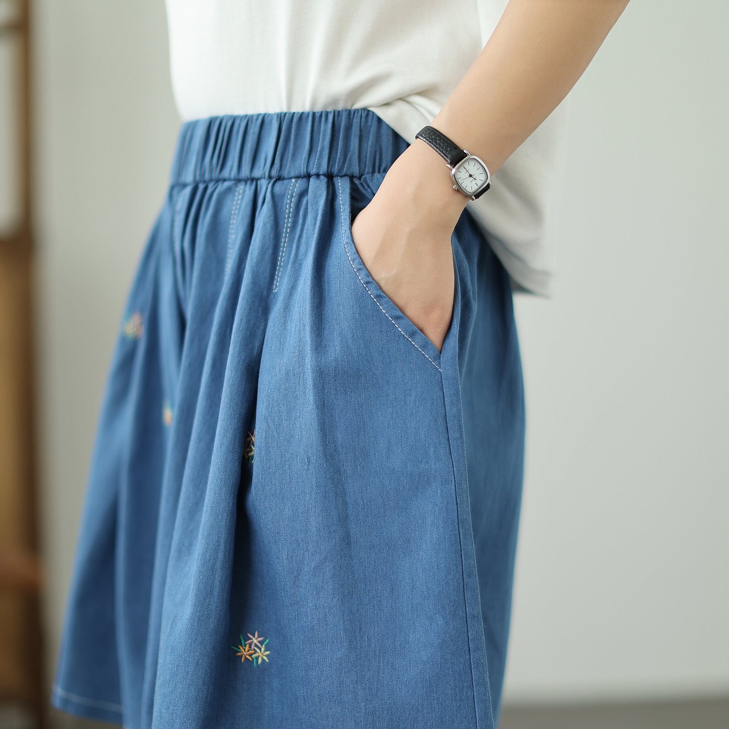 Women's Loose Jeans Elastic Waist Short Pants