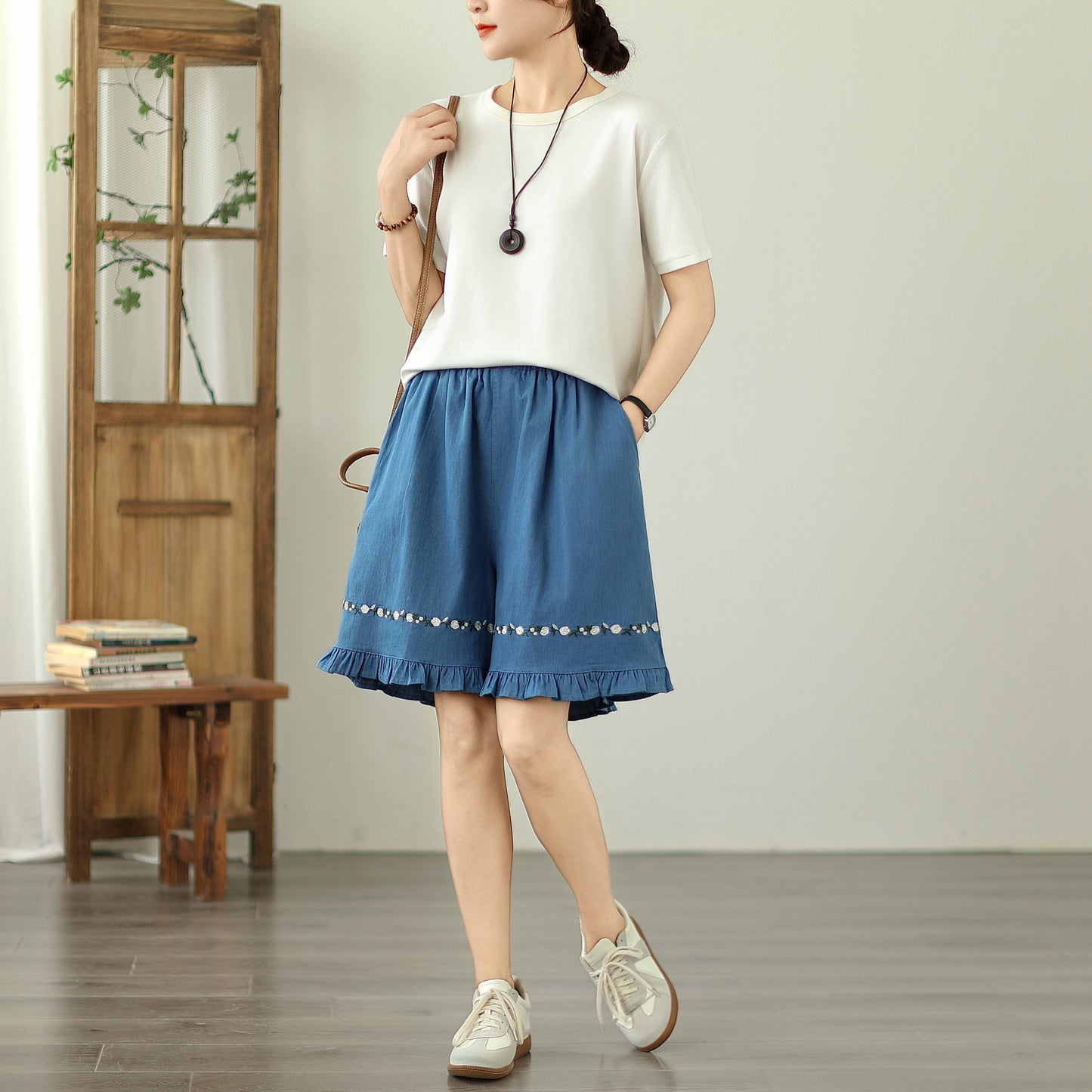 Women's Loose Jeans Elastic Waist Short Pants