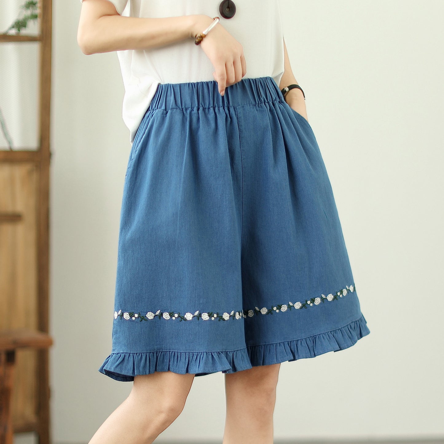 Women's Loose Jeans Elastic Waist Short Pants