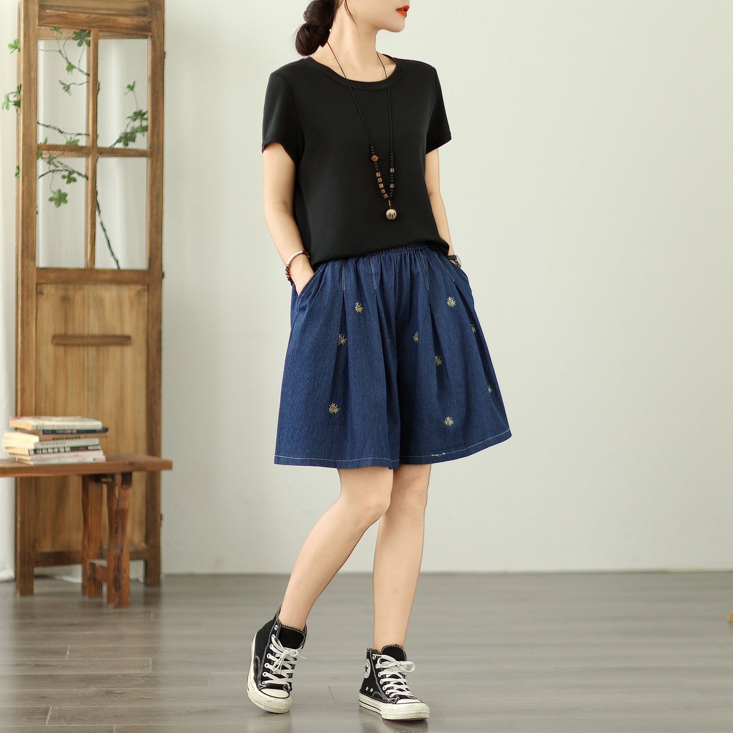 Women's Loose Jeans Elastic Waist Short Pants