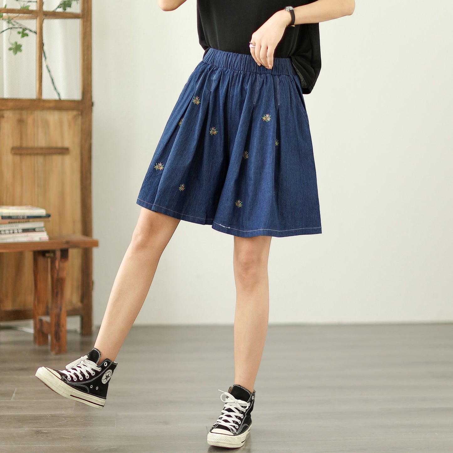 Women's Loose Jeans Elastic Waist Short Pants