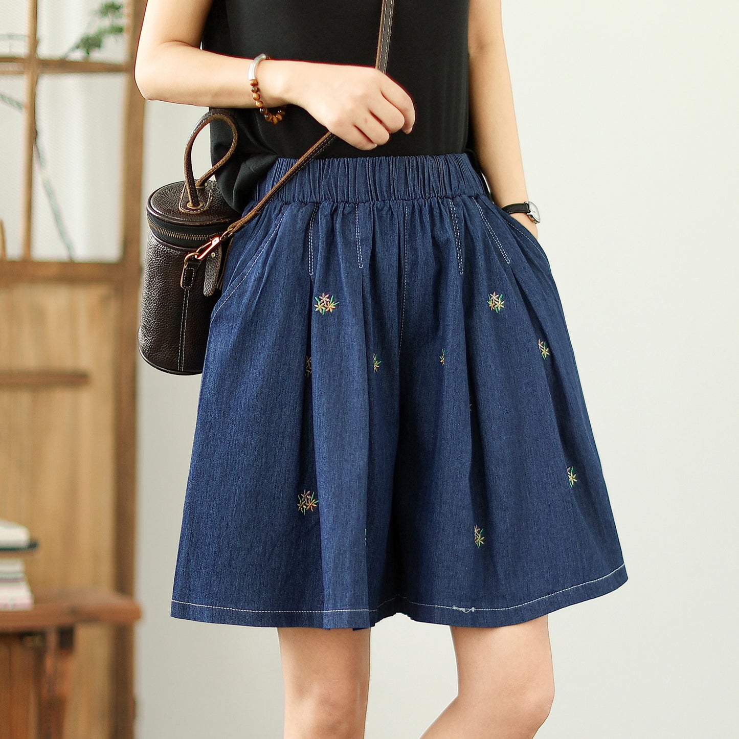 Women's Loose Jeans Elastic Waist Short Pants