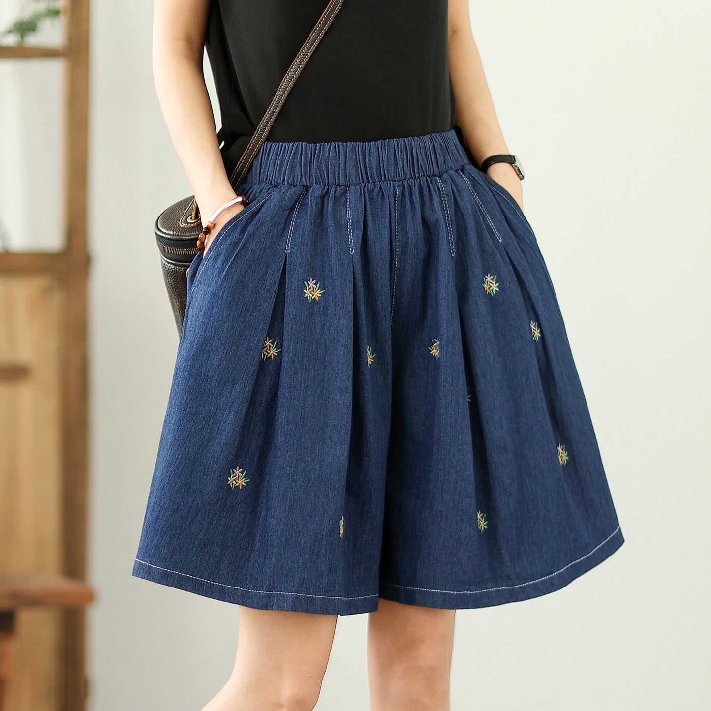 Women's Loose Jeans Elastic Waist Short Pants