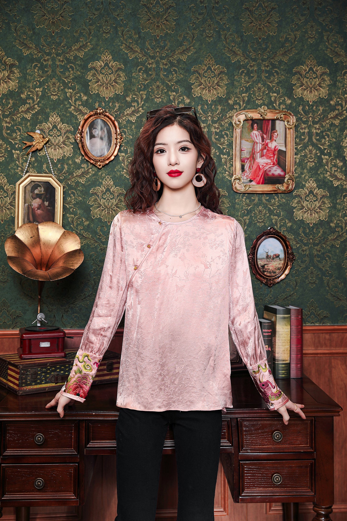 Women's Round Neck Jacquard Embroidery Blouses - LAI MENG FIVE CATS