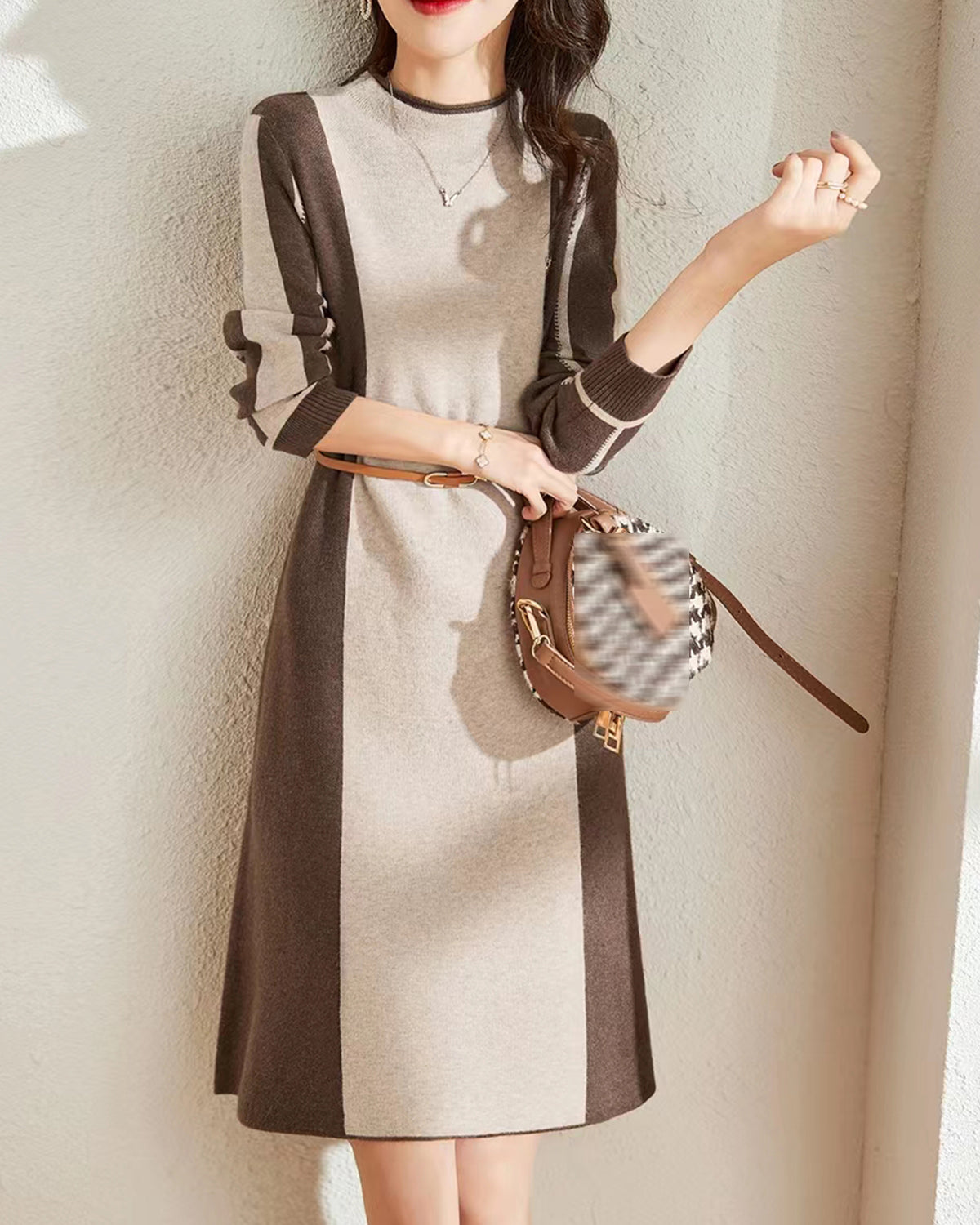 Elegant Two-Tone Knit Midi Dress – Timeless Autumn/Winter Style